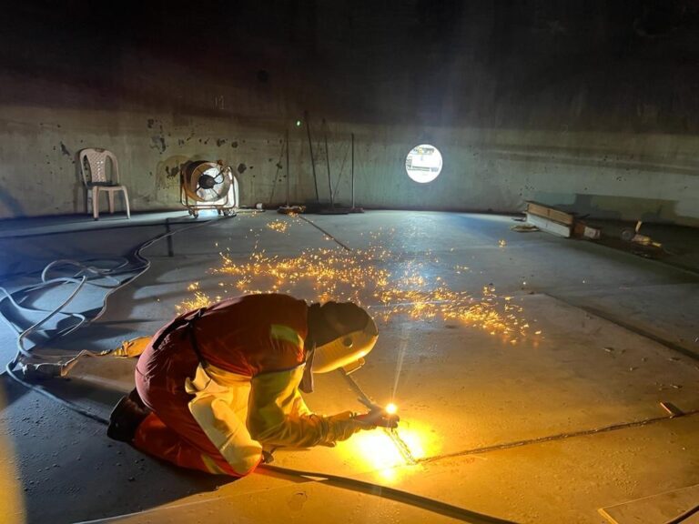 Retiro de láminas de piso de Tanque TQ501 y soldadura de las mismas, Estación ODL Jaguey.